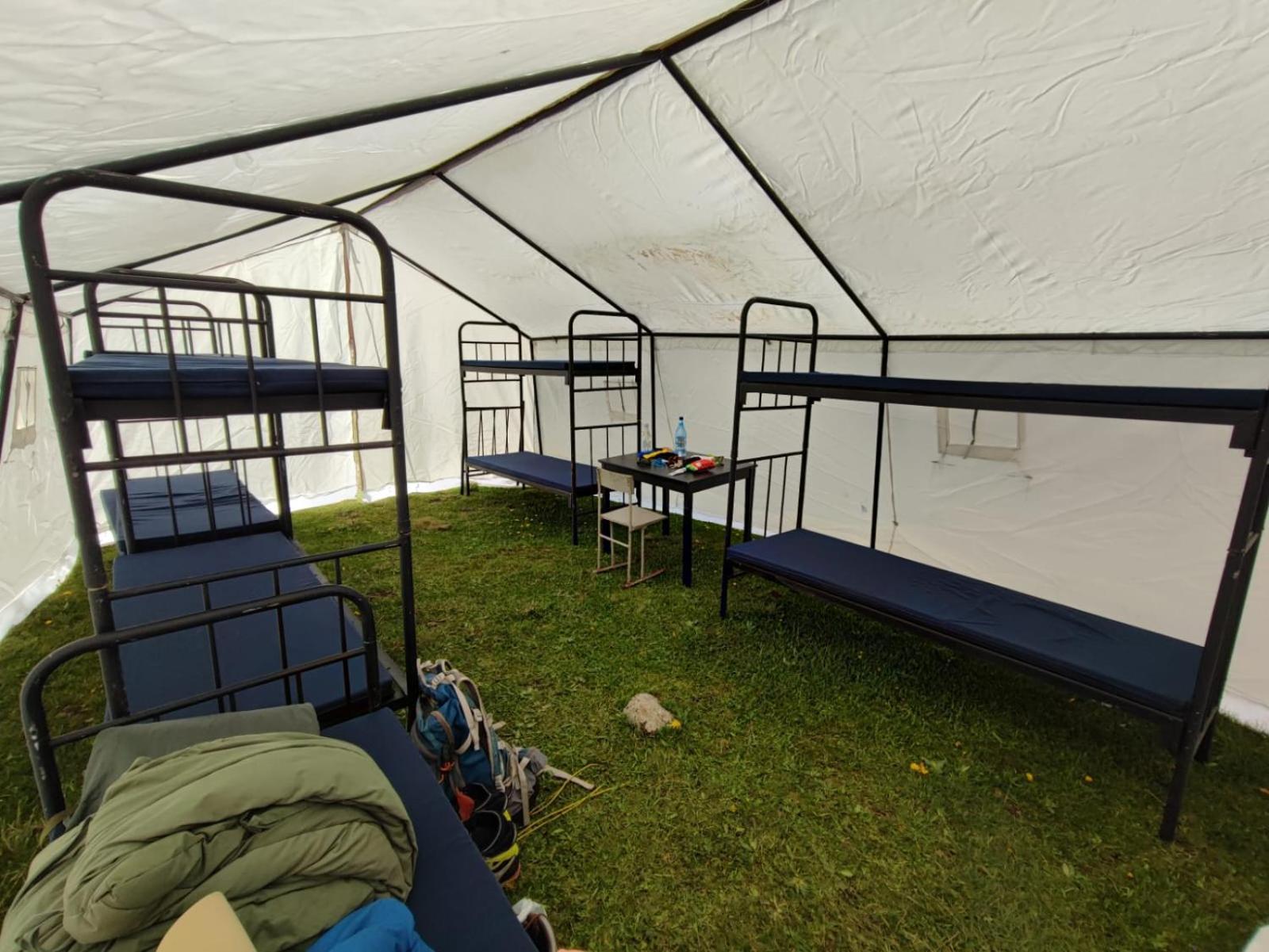 יירבאן Highland Hostel מראה חיצוני תמונה