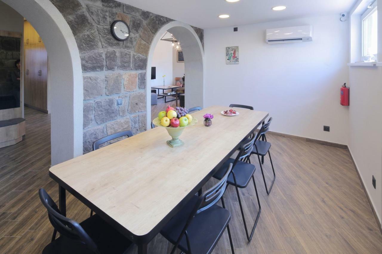 יירבאן Highland Hostel מראה חיצוני תמונה