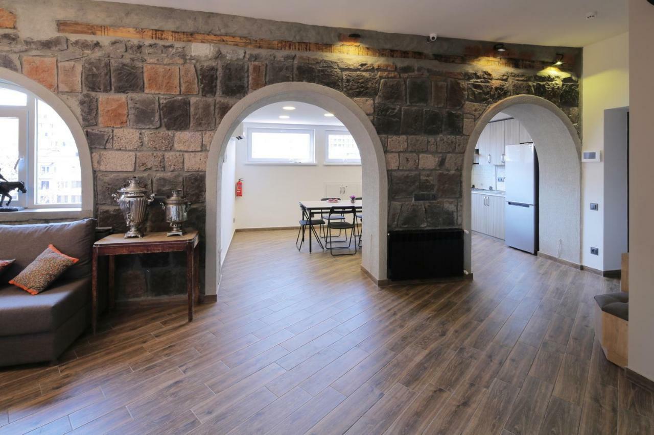 יירבאן Highland Hostel מראה חיצוני תמונה
