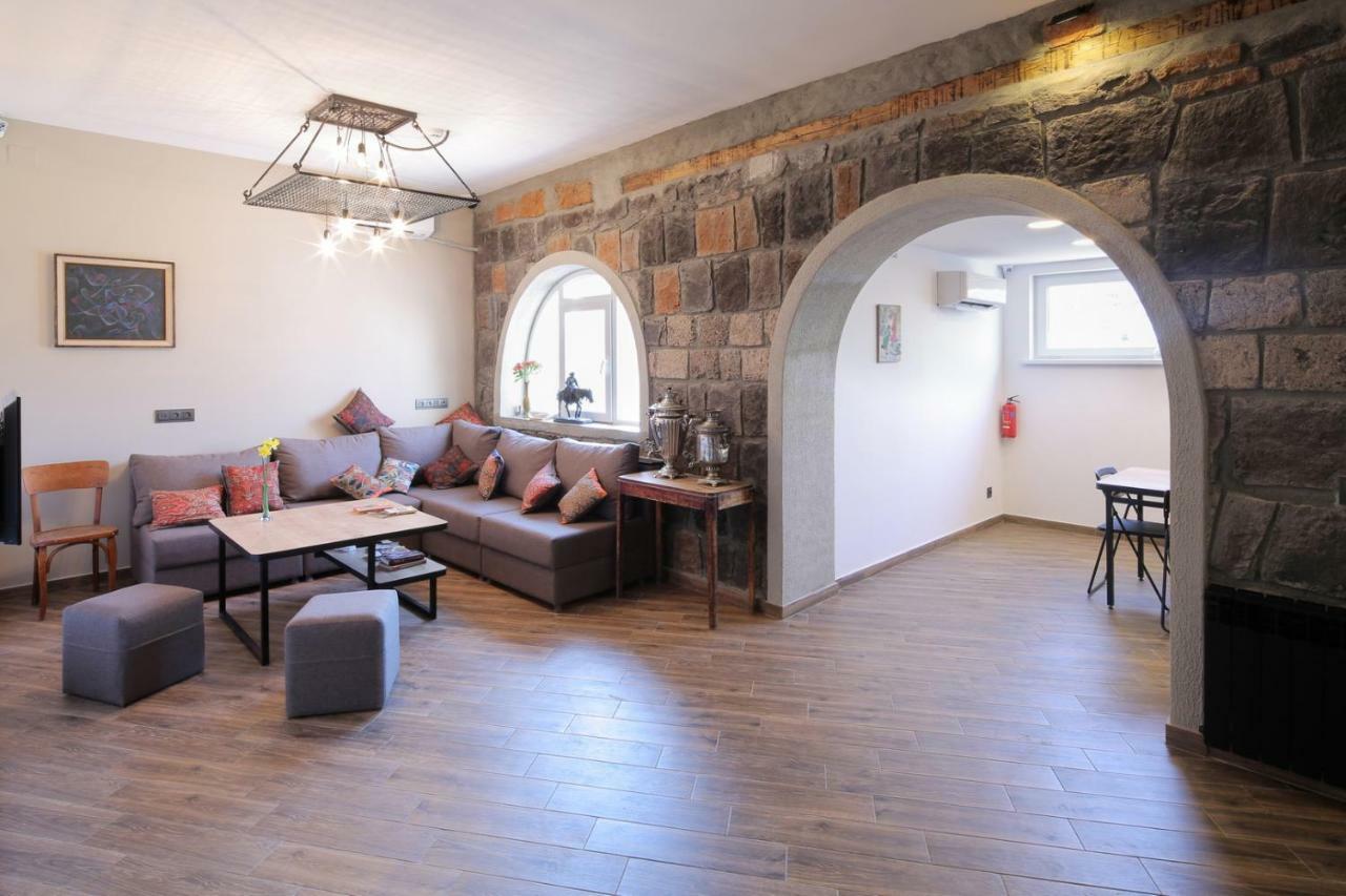 יירבאן Highland Hostel מראה חיצוני תמונה